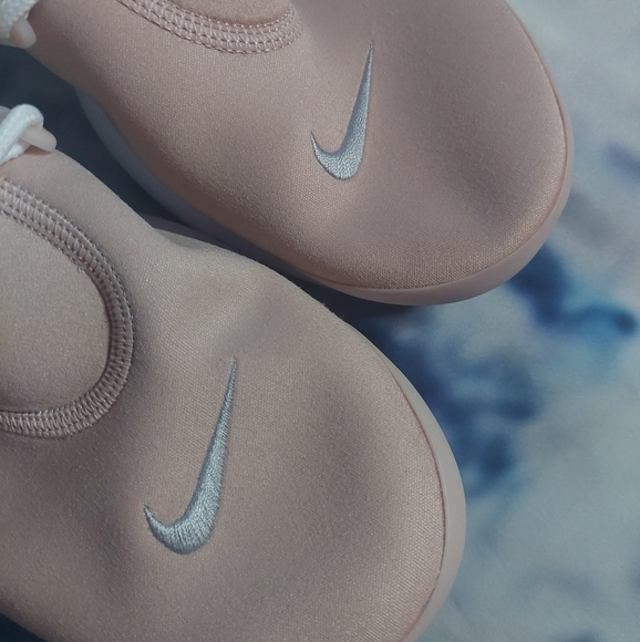 Nike Presto Pink & White - Picture 4 of 10
